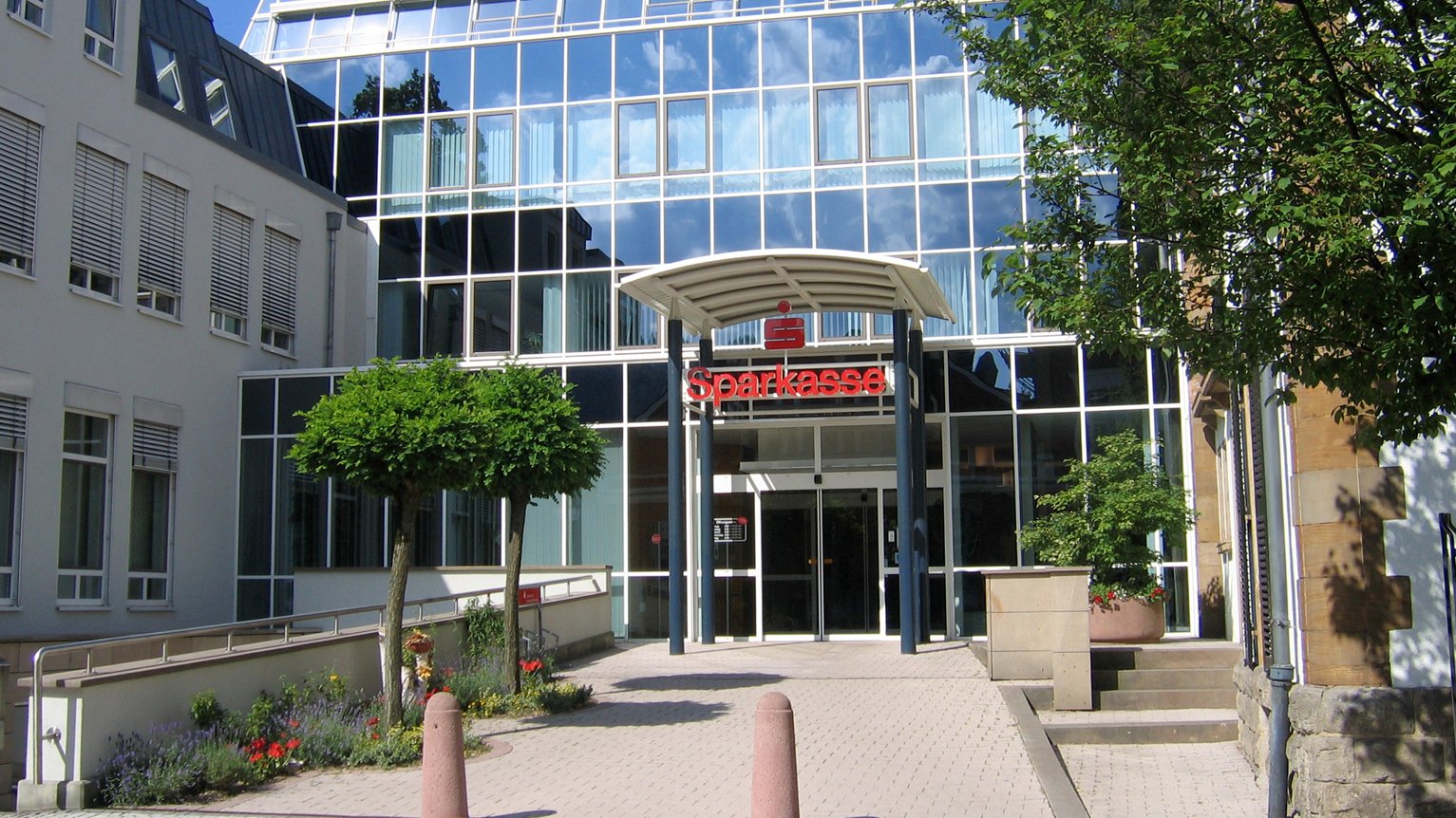 Das Bild zeigt die Hauptgeschäftsstelle in Ilmenau