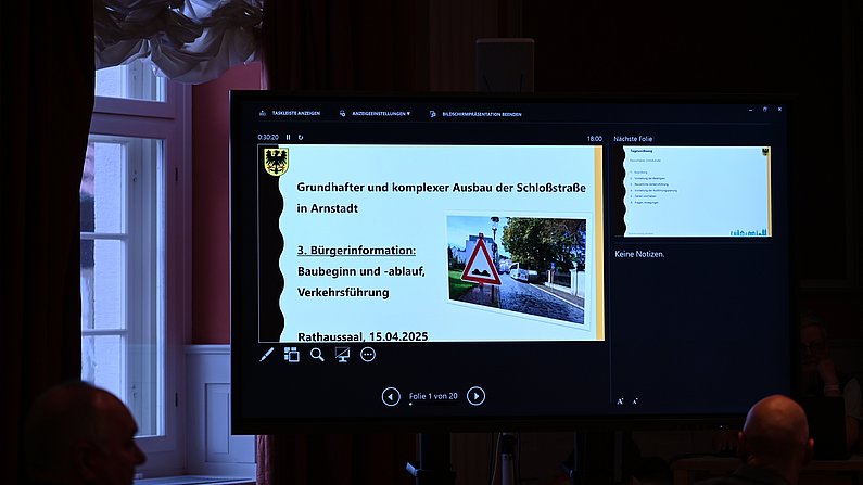 Auf dem Foto ist eine Folie einer Präsentation zu sehen. Auf dem Foto ist eine Folie einer Präsentation zu sehen.